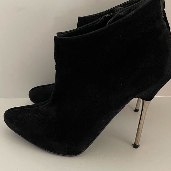 Stuart Weitzman Black Stiletto Ankle Boots with Silver Heel Size 5.5 - Picture 9 of 9